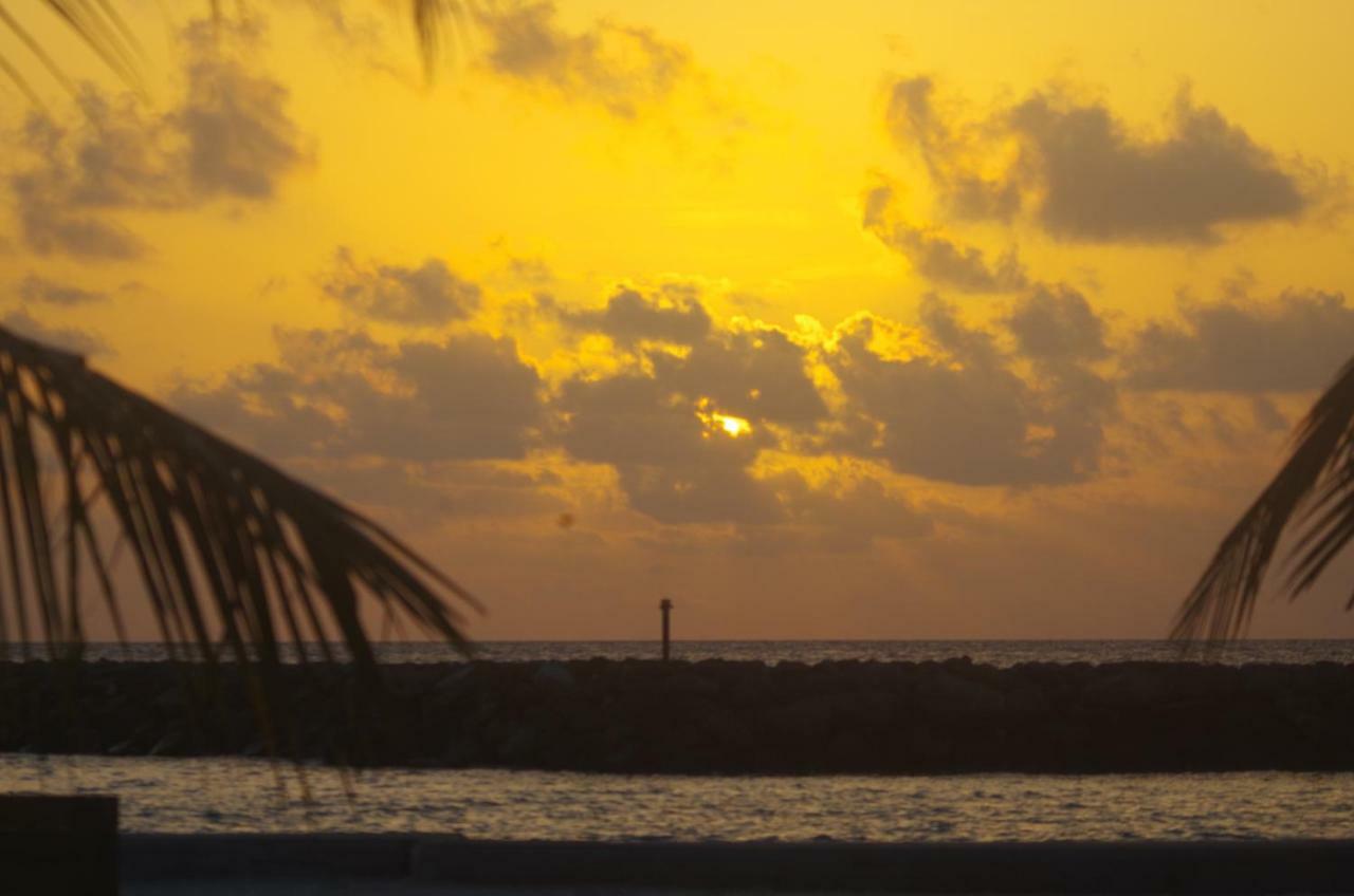 The Sky Maldives Gulhi Buitenkant foto